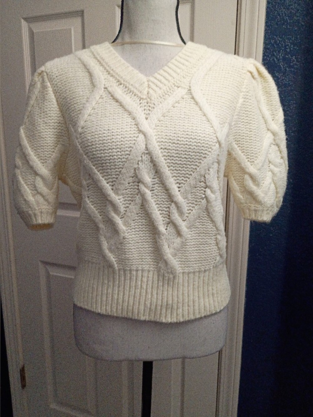 Steve Madden Cream Cable-Knit V-Neck Short Sleeve Sweater